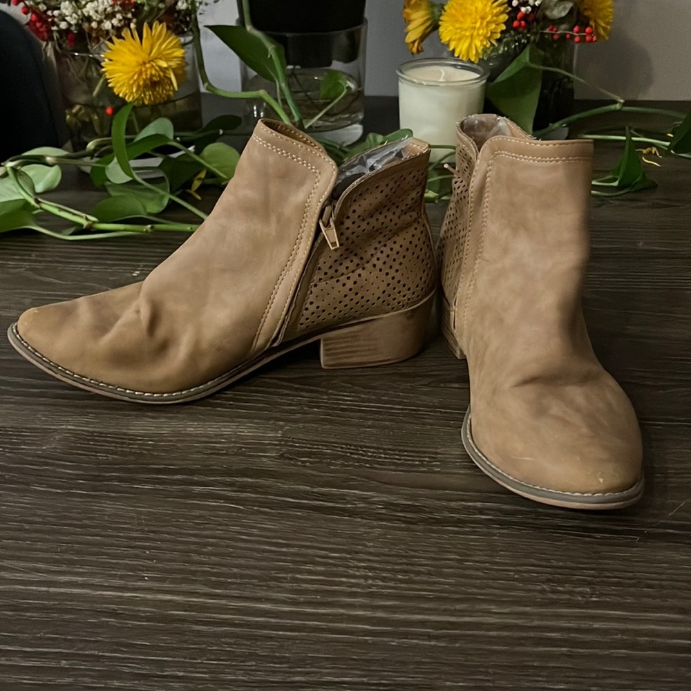 Madden Girl tan booties boots Women's 7.5